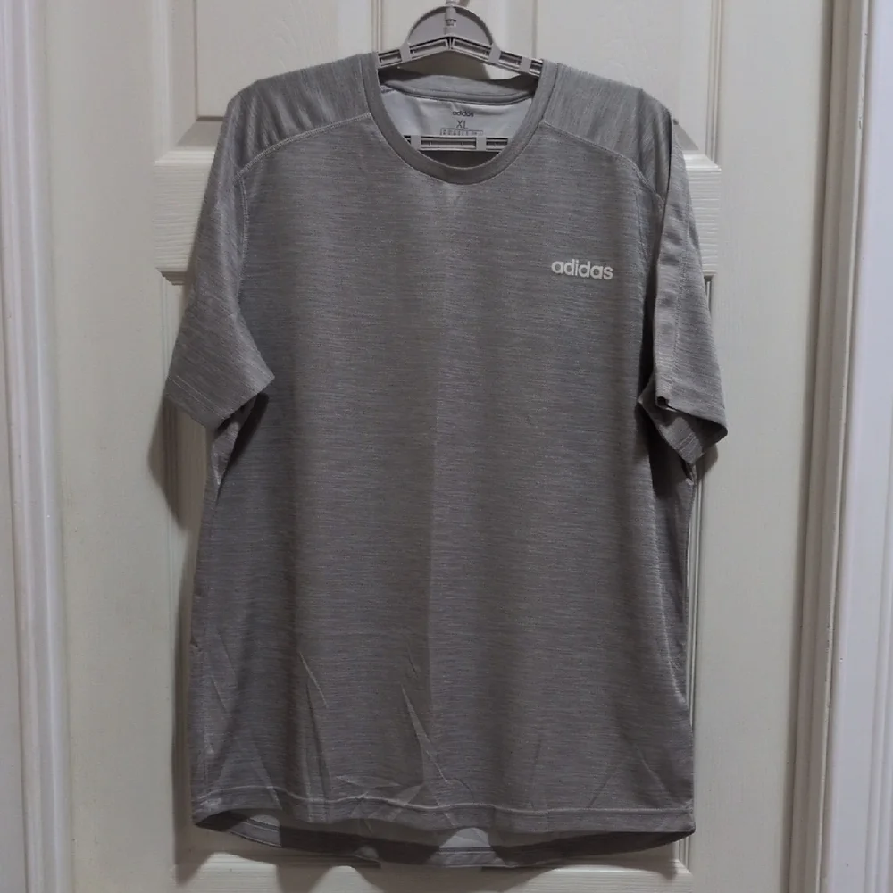 adidas Climalite Men's Gray Short Sleeve Athletic Shirt Size XL